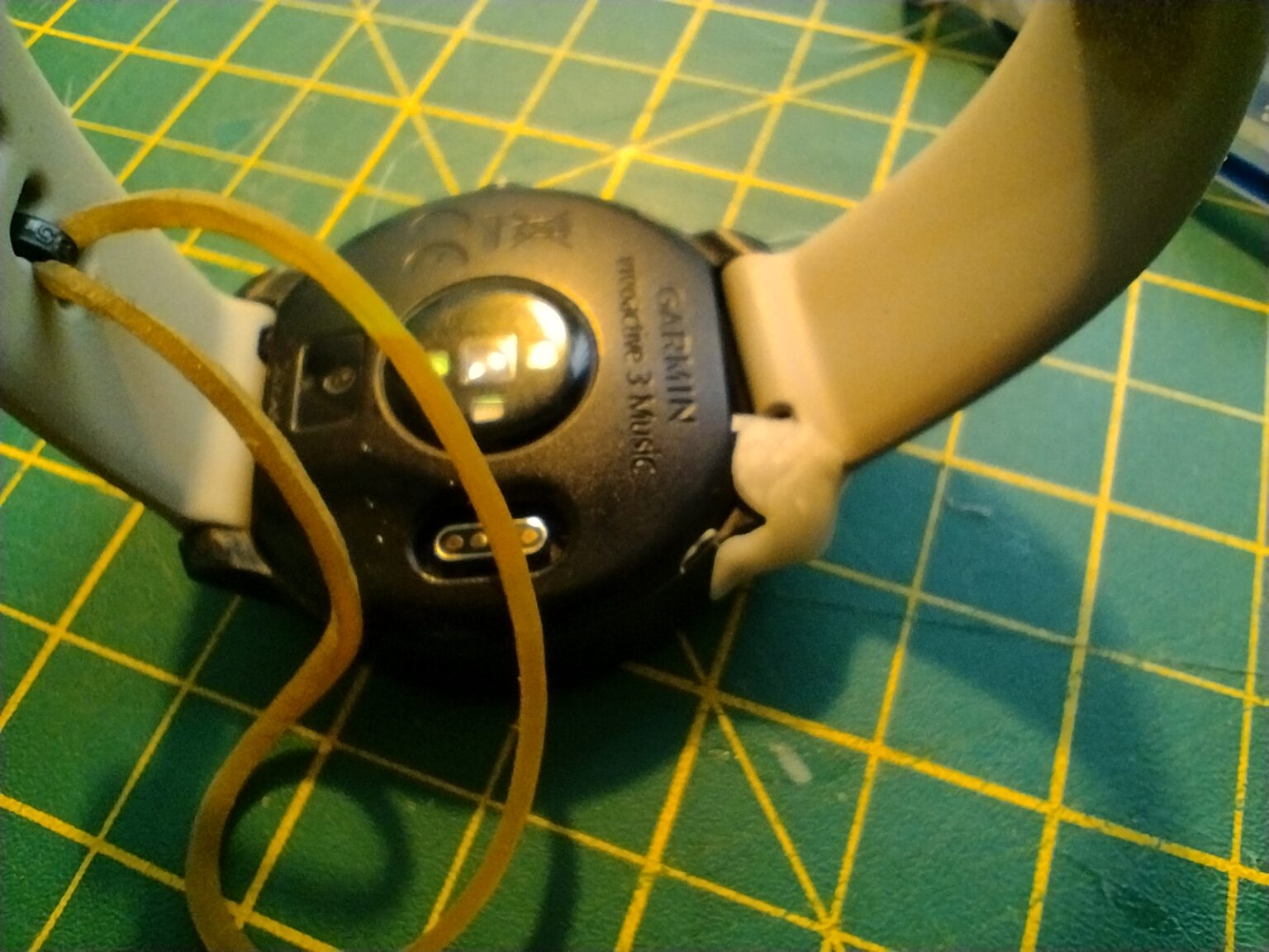 Garmin Vivoactive 3 broken case at watchstrap lug Fix